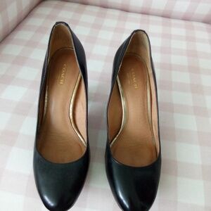 Coach black women pumps